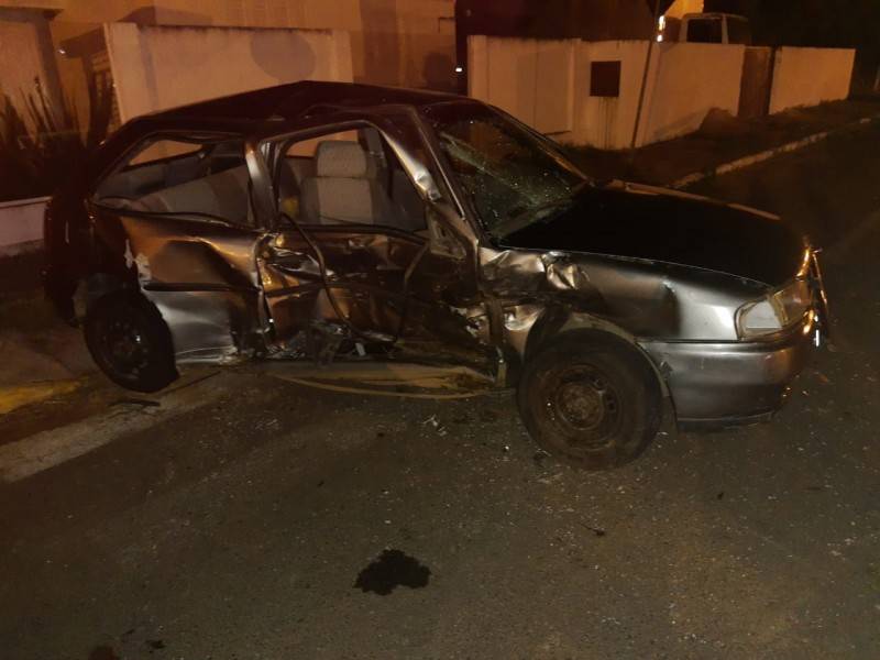 Colisão entre dois veículos deixa três pessoas feridas — foto 1