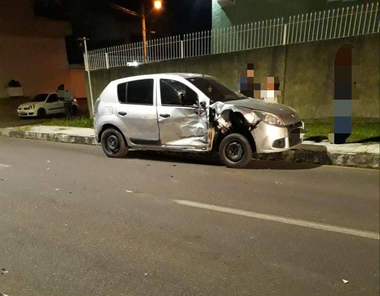 Bombeiros e Samu atendem acidente de trânsito, em Criciúma — foto 1