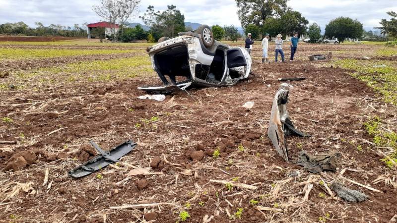 Motorista fica ferido após capotar veículo na SC-447 — foto 3