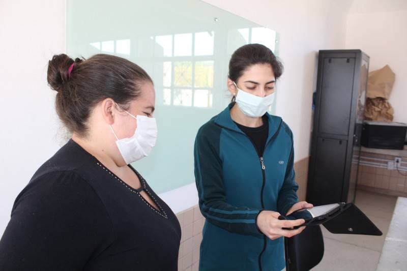Famílias de Maracajá recebem tablets para tarefas pedagógicas de alunos — foto 2