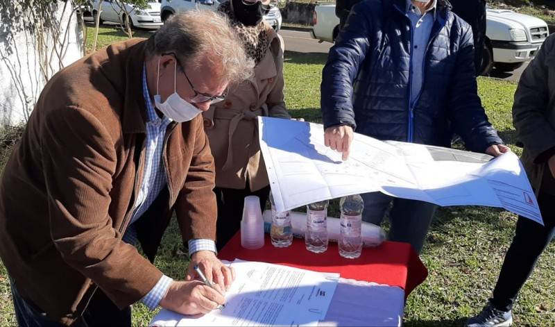 Assinada ordem de serviço para construção de praça em Rio Fiorita — foto 1