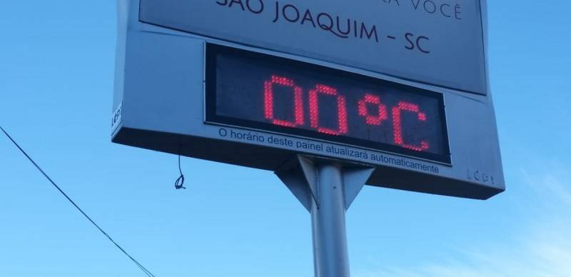 Madrugada gelada na Serra provocou geada e temperaturas negativas — foto 1