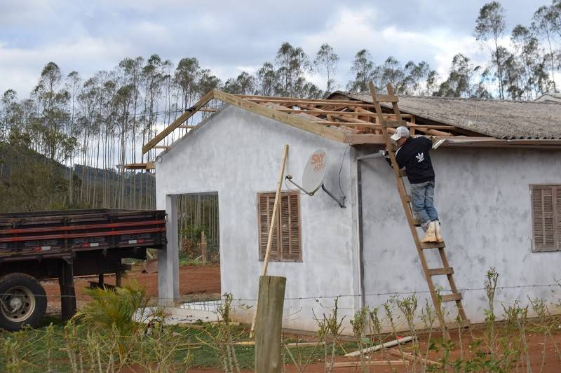 Ventos fortes deixam rastro de destruição em Jacinto Machado — foto 2