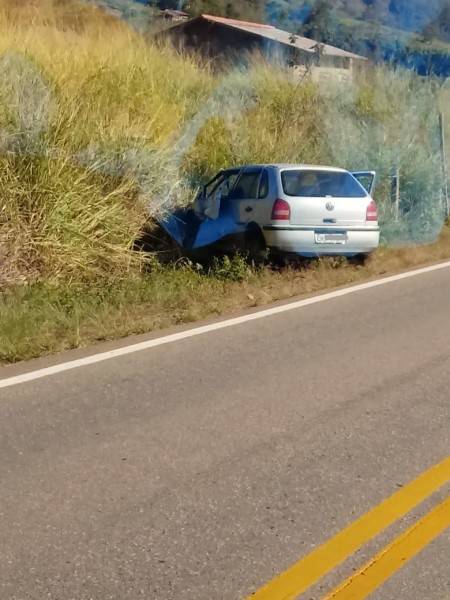 Acidente de trânsito deixa motociclista ferido em Pedras Grandes — foto 1