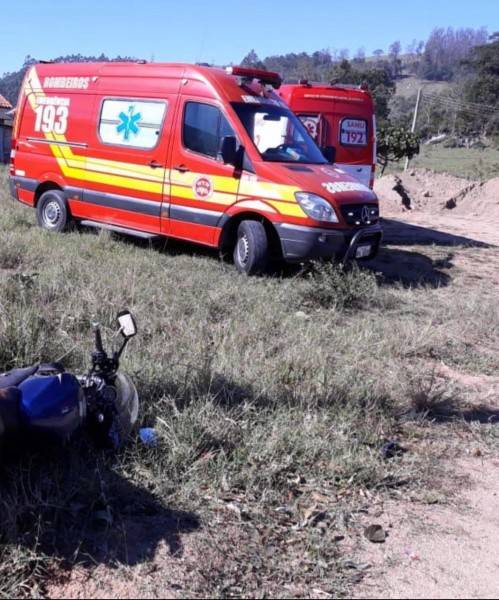 Mulher morre após colisão entre carro e moto na SC-390 — foto 2