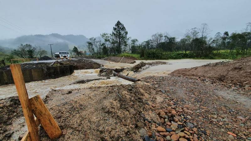 Trânsito bloqueado nas pontes do Bianchini e Somariva — foto 4