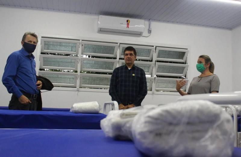 Equipe realiza limpeza e ajustes finais para abertura do Centro de Tratamento do Coronavírus — foto 1