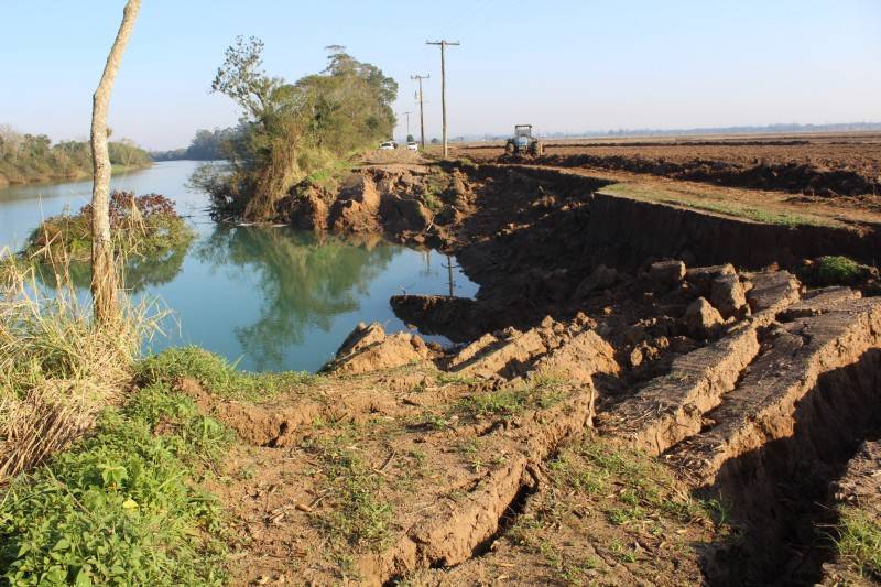 Erosão provocada pelo rio Araranguá exige construção de novo trecho de rodovia — foto 3