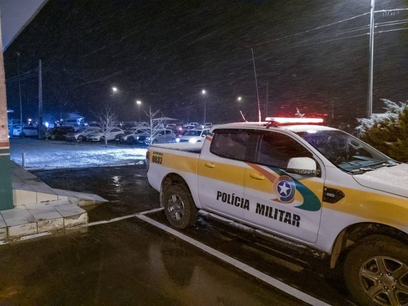 Serra do Rio do Rastro registra neve na noite desta quinta — foto 1