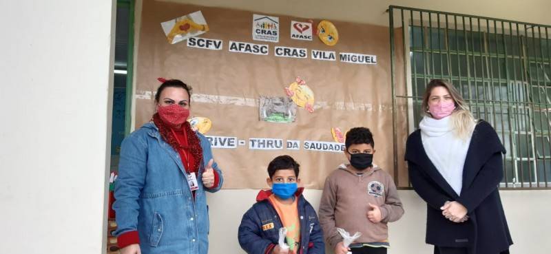 Famílias do Serviço de Convivência Cras Vila Miguel e Tereza Cristina recebem bolachas caseiras — foto 2