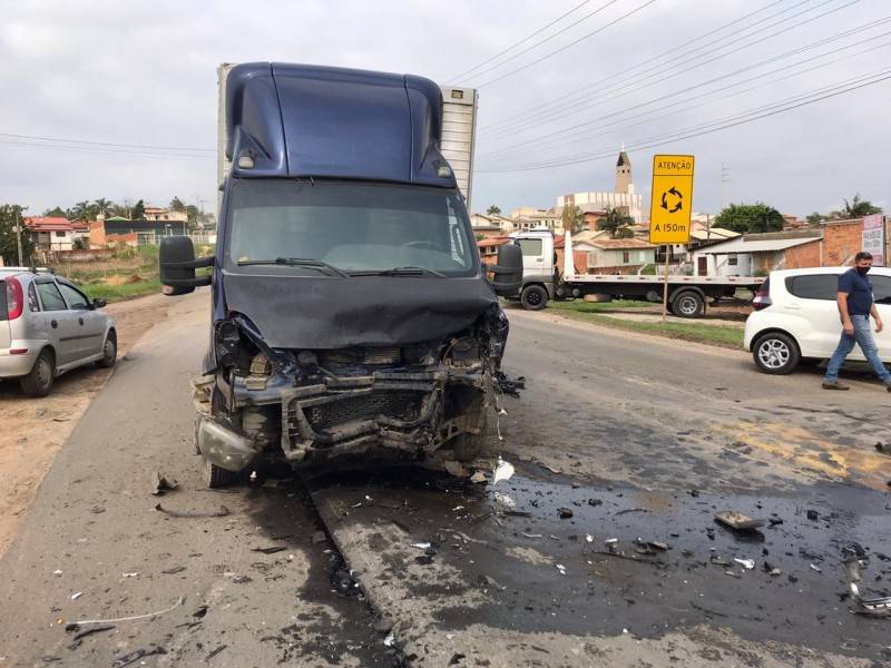 Colisão frontal resulta em duas pessoas feridas na rodovia Jorge Zanatta — foto 2