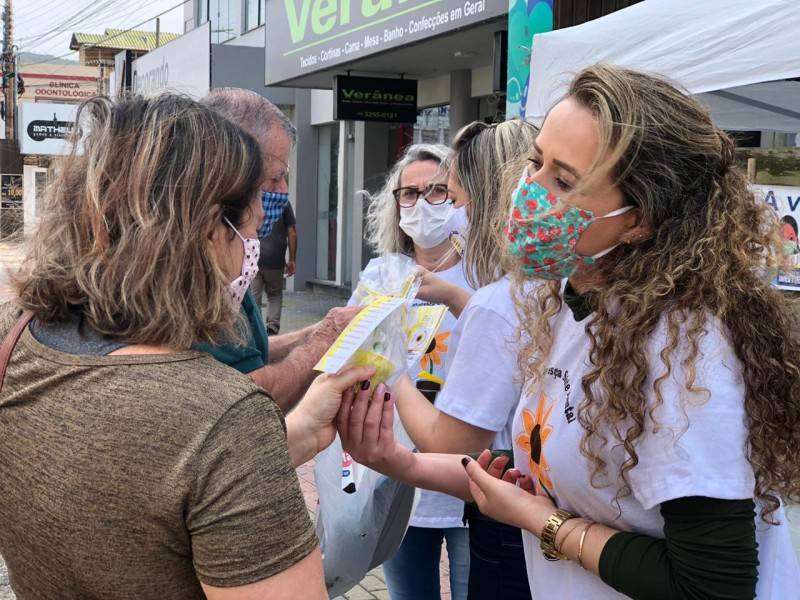 Dia Mundial de Prevenção ao Suicídio tem ação no Centro de Imbituba — foto 1