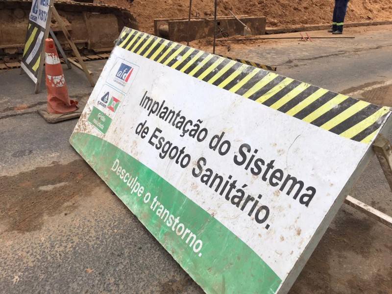 Obras da Casan alteram trânsito da rua Desembargador Pedro Silva, no bairro Comerciário — foto 1