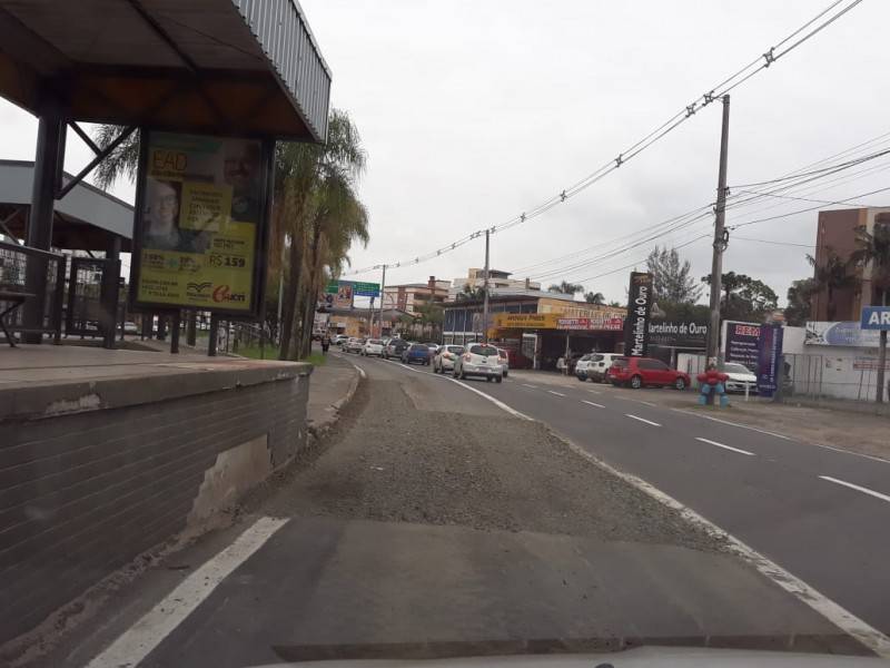 Com cortes no asfalto, atenção deve ser redobrada na avenida Centenário — foto 1