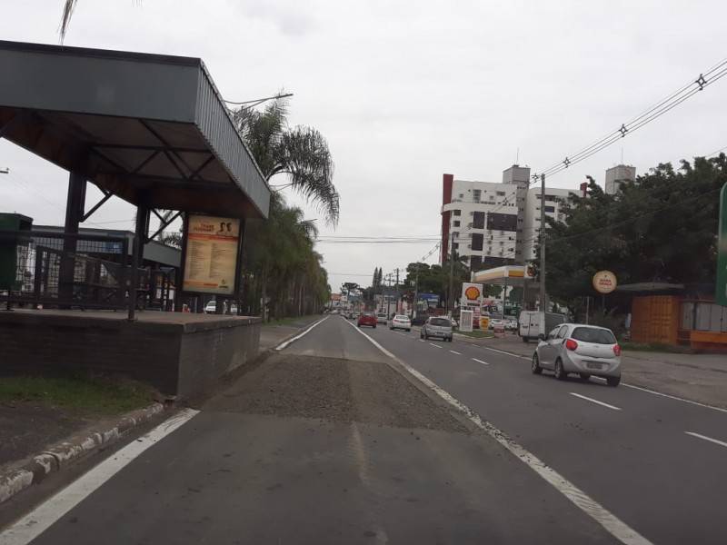 Com cortes no asfalto, atenção deve ser redobrada na avenida Centenário — foto 2