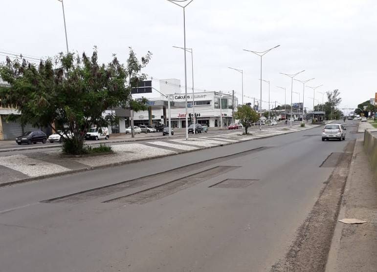Com cortes no asfalto, atenção deve ser redobrada na avenida Centenário — foto 7