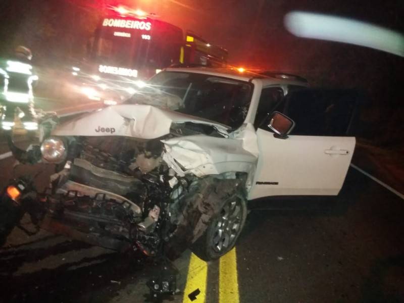 SC-443: colisão frontal deixa motorista gravemente ferido — foto 1