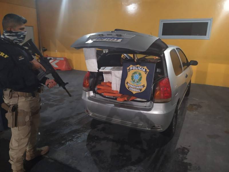 Traficante é preso transportando 64 quilos de maconha na BR-101 — foto 1