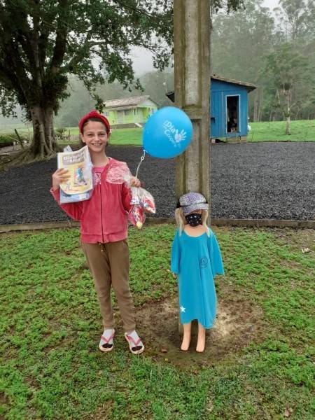 Escola de Forquilhinha realiza drive-thru e alunos e professores se reencontram — foto 1