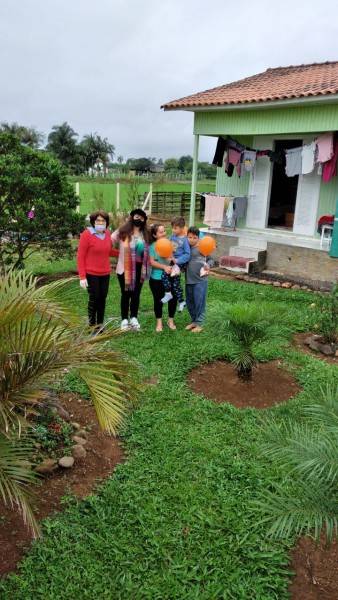 Escola de Forquilhinha realiza drive-thru e alunos e professores se reencontram — foto 13