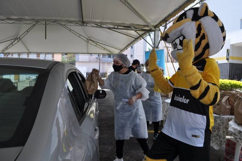 No formato drive-thru, 12ª Paella Beneficente da Abadeus supera expectativas — foto 1