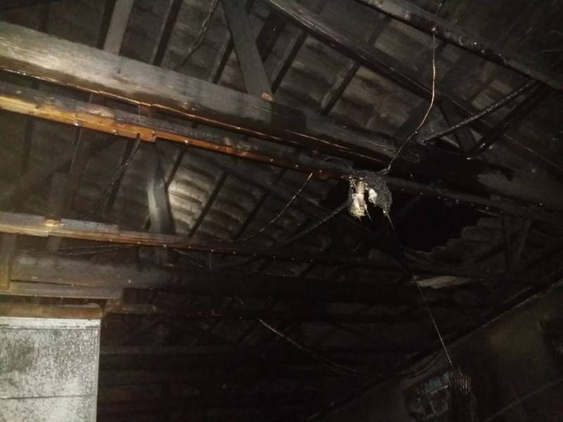 Botijão de gás pega fogo e residência fica parcialmente destruída em Criciúma — foto 2
