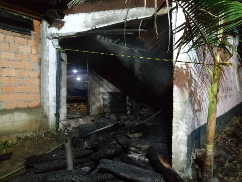 Incêndio atinge aviário em Timbé do Sul — foto 2