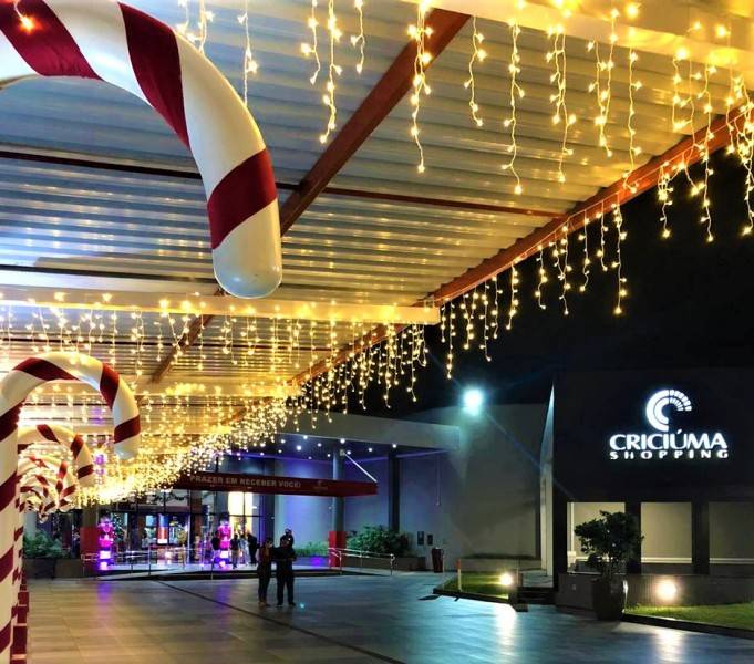 Com o acendimento das luzes, magia do Natal chega ao Criciúma Shopping — foto 1