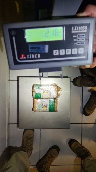 PRF localiza mais de dois quilos de cocaína em carro de Urussanga — foto 1