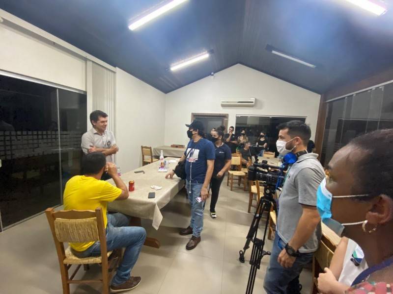 Clima descontraído, pebolin, bilboquê e a noite de festa para Clésio Salvaro — foto 1