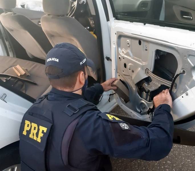 PRF apreende 15 quilos de pasta base de cocaína na BR-101 — foto 1