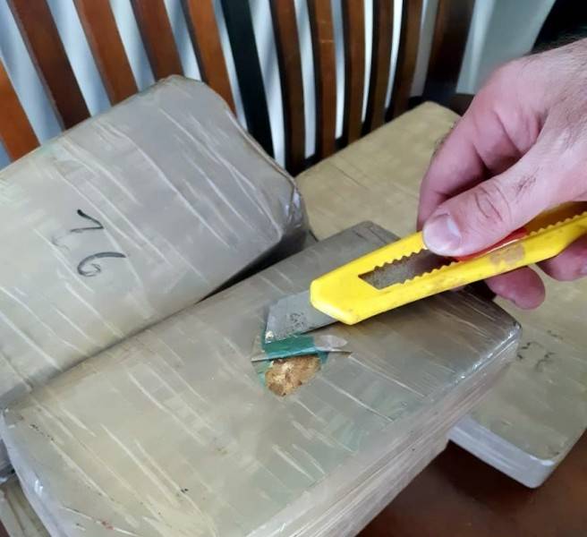 PRF apreende 15 quilos de pasta base de cocaína na BR-101 — foto 2