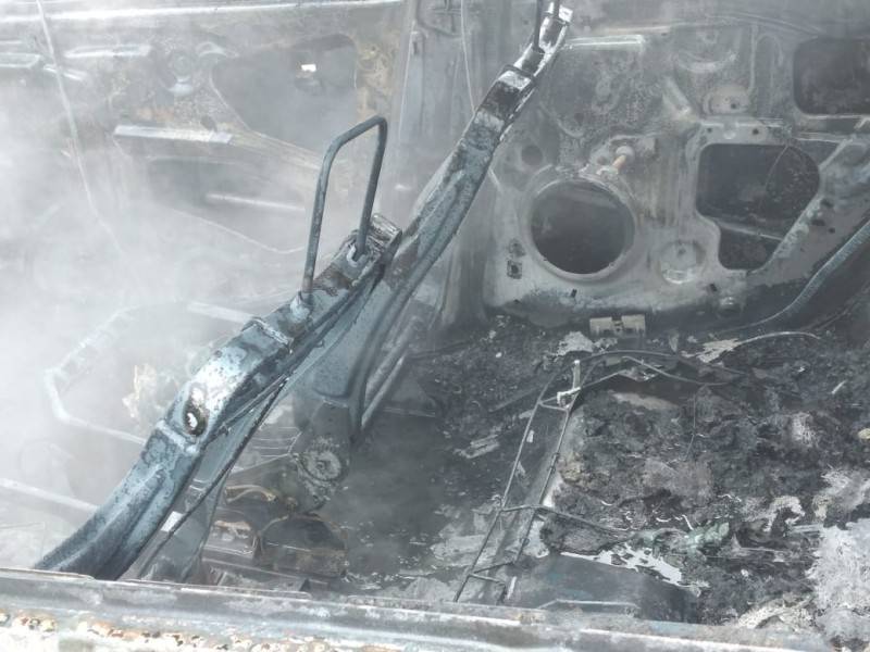 Carro é atingido por incêndio em Balneário Arroio do Silva — foto 2