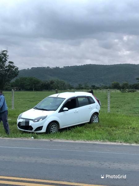 Motorista colide em veículo e foge do local — foto 2