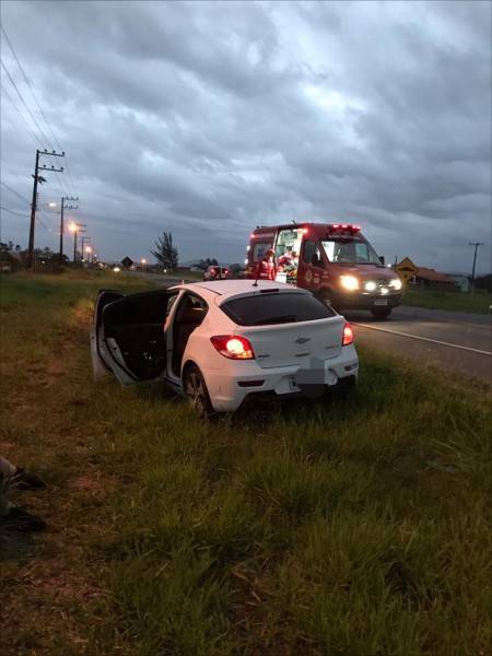 Motorista colide em veículo e foge do local — foto 3