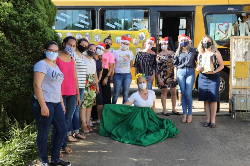 'Ônibus da Gratidão' passa por escolas municipais de Içara — foto 2