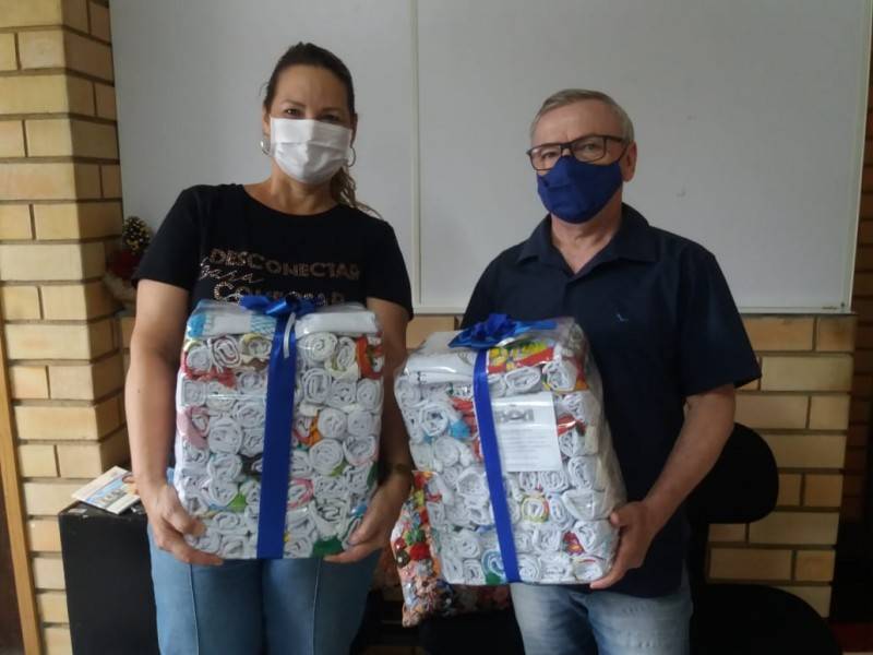 FAI entrega panos de prato para serem vendidos por entidades de Içara — foto 2