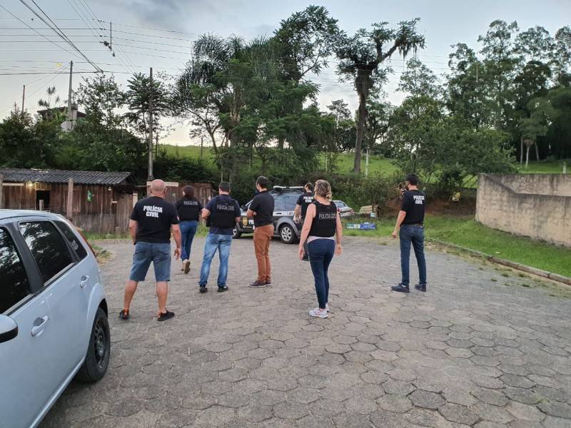 Polícia Civil de Turvo prende dois traficantes em operação — foto 1