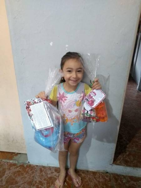Balneário Gaivota entrega uniformes e kits escolares — foto 1