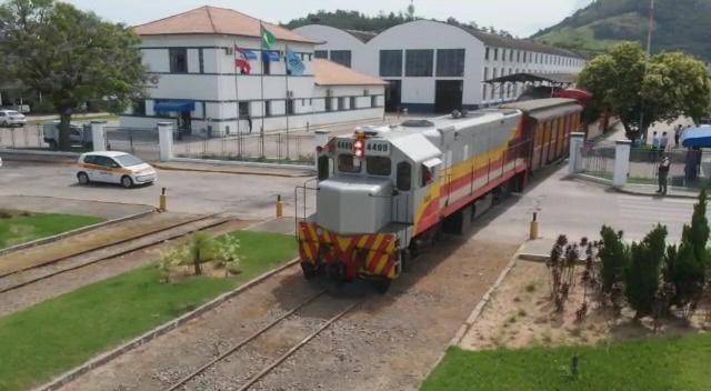 Trem de Natal: adaptado à realidade, iniciativa emociona comunidades lindeiras — foto 6