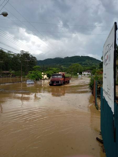 Urussanga: rua é atingida por enchente e chuva causa prejuízos para moradores — foto 2