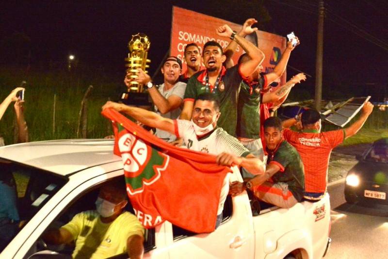 Confira em fotos e vídeos como foi a comemoração do Próspera pelas ruas de Criciúma — foto 19