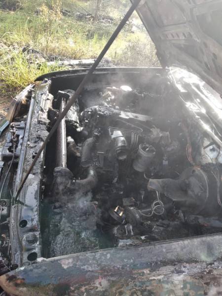 Veículo é consumido por incêndio em Balneário Arroio do Silva — foto 3