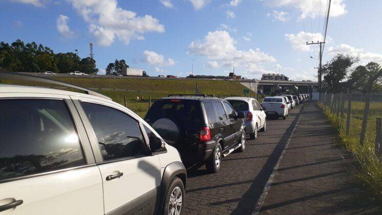 Engavetamento envolvendo seis carros provoca lentidão na ponte Anita Garibaldi — foto 1