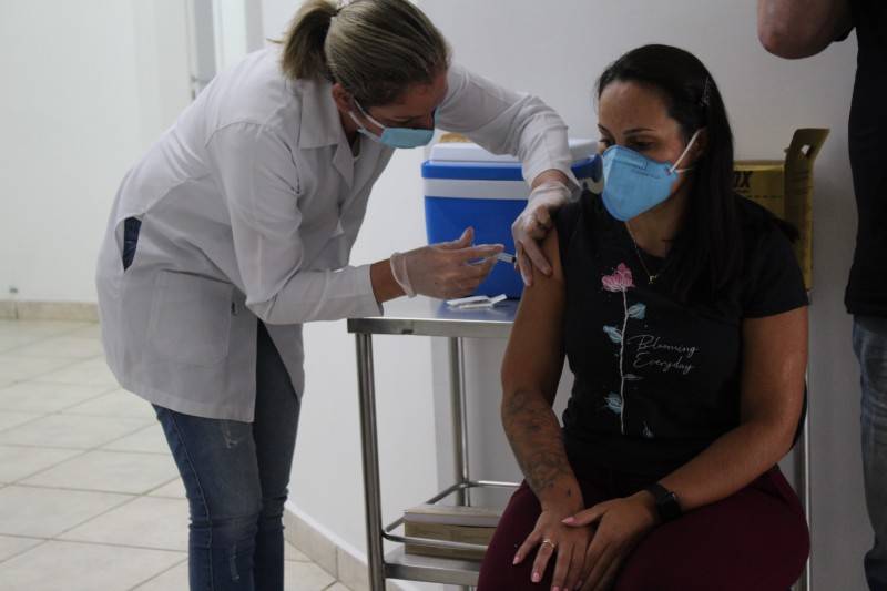Profissionais da saúde de Forquilhinha recebem as primeiras doses da vacina contra o coronavírus — foto 4