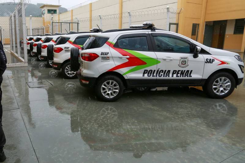 Governador entrega equipamentos e veículos para reforçar sistema prisional e anuncia obra em Tubarão — foto 1
