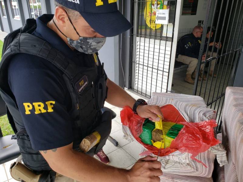 Carga com uma tonelada de maconha é interceptada em Imbituba — foto 1