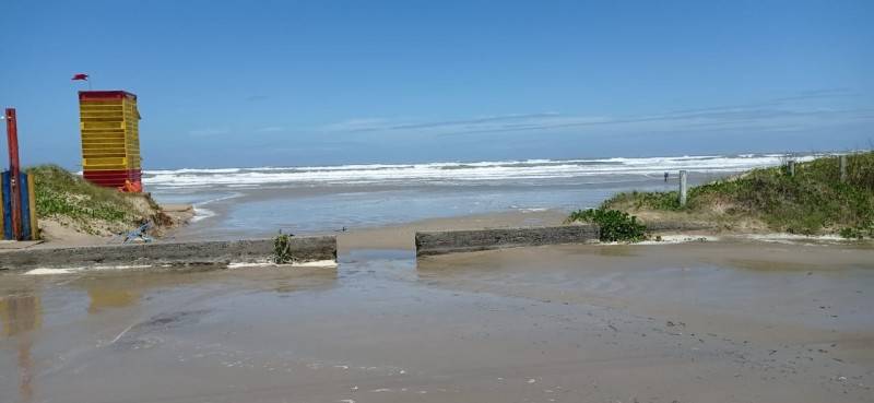 Ressaca atinge litoral Sul; mar deve ficar calmo na próxima semana — foto 11