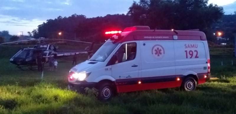 Socorristas do Sarasul prestam auxílio em transporte de paciente com convulsão — foto 1
