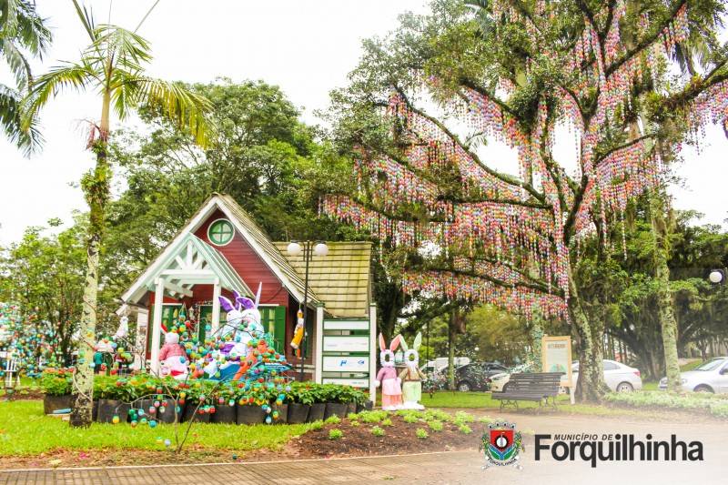 Páscoa: crianças podem pintar ovos coloridos para decorar a Osterbaum — foto 1